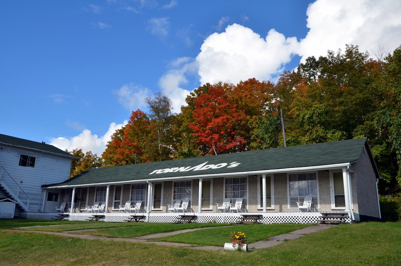 Tornado'S Motel Port Loring Buitenkant foto